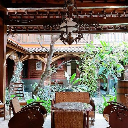 Omah Wetan Homestay Маланг Экстерьер фото