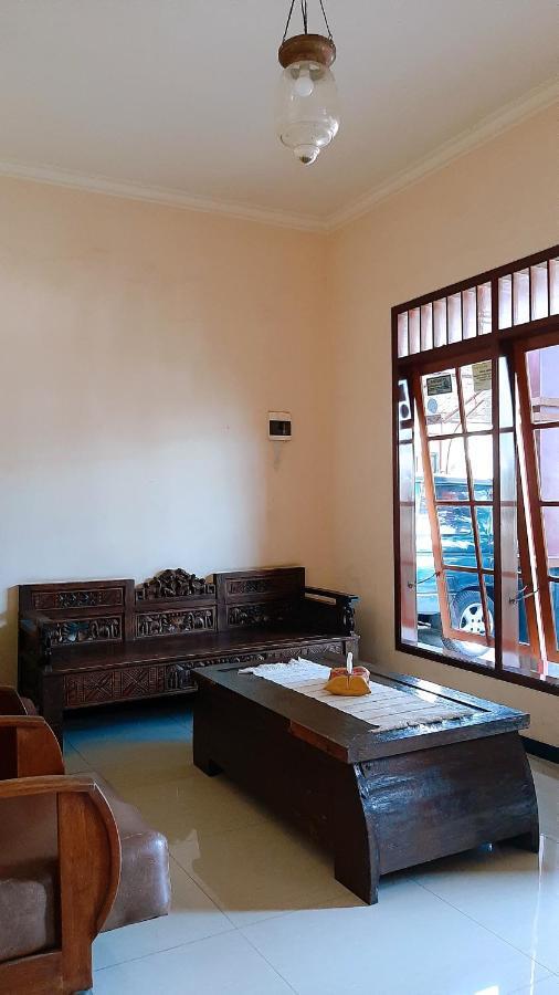 Omah Wetan Homestay Маланг Экстерьер фото