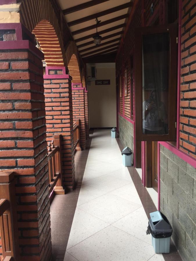 Omah Wetan Homestay Маланг Экстерьер фото