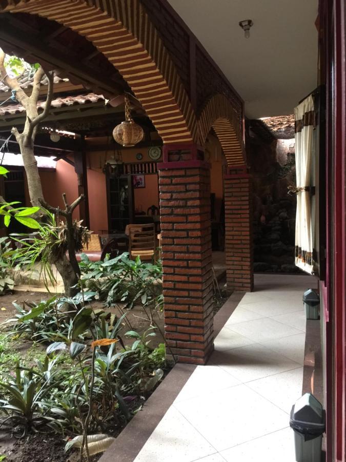 Omah Wetan Homestay Маланг Экстерьер фото